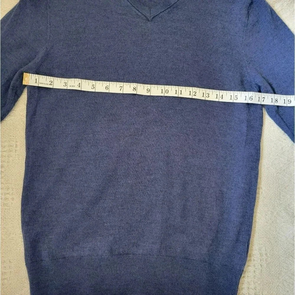 Blue Wool  knit V-neck sweater - Picture 8 of 9